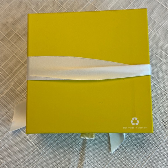 Kendra Scott Presleigh Love Knot Studd Earrings in Gold - Picture 9 of 15